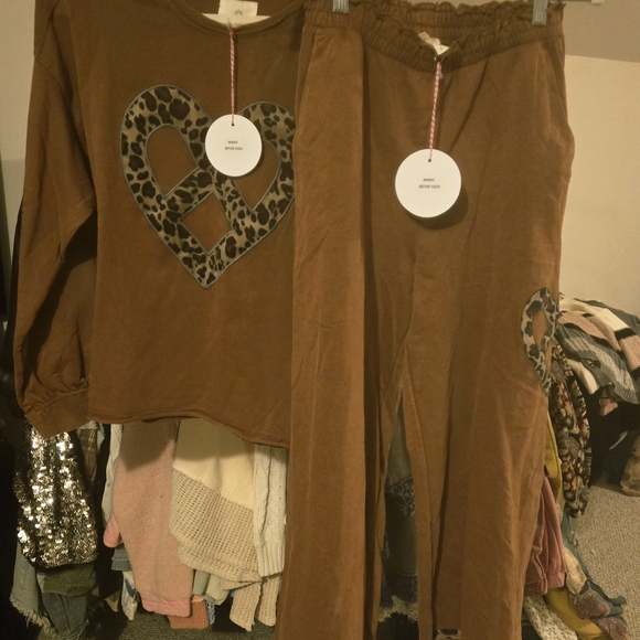 Umgee 87% Cotton Brown Set With Peace Leopard Heart Patchwork Detail - Picture 4 of 6